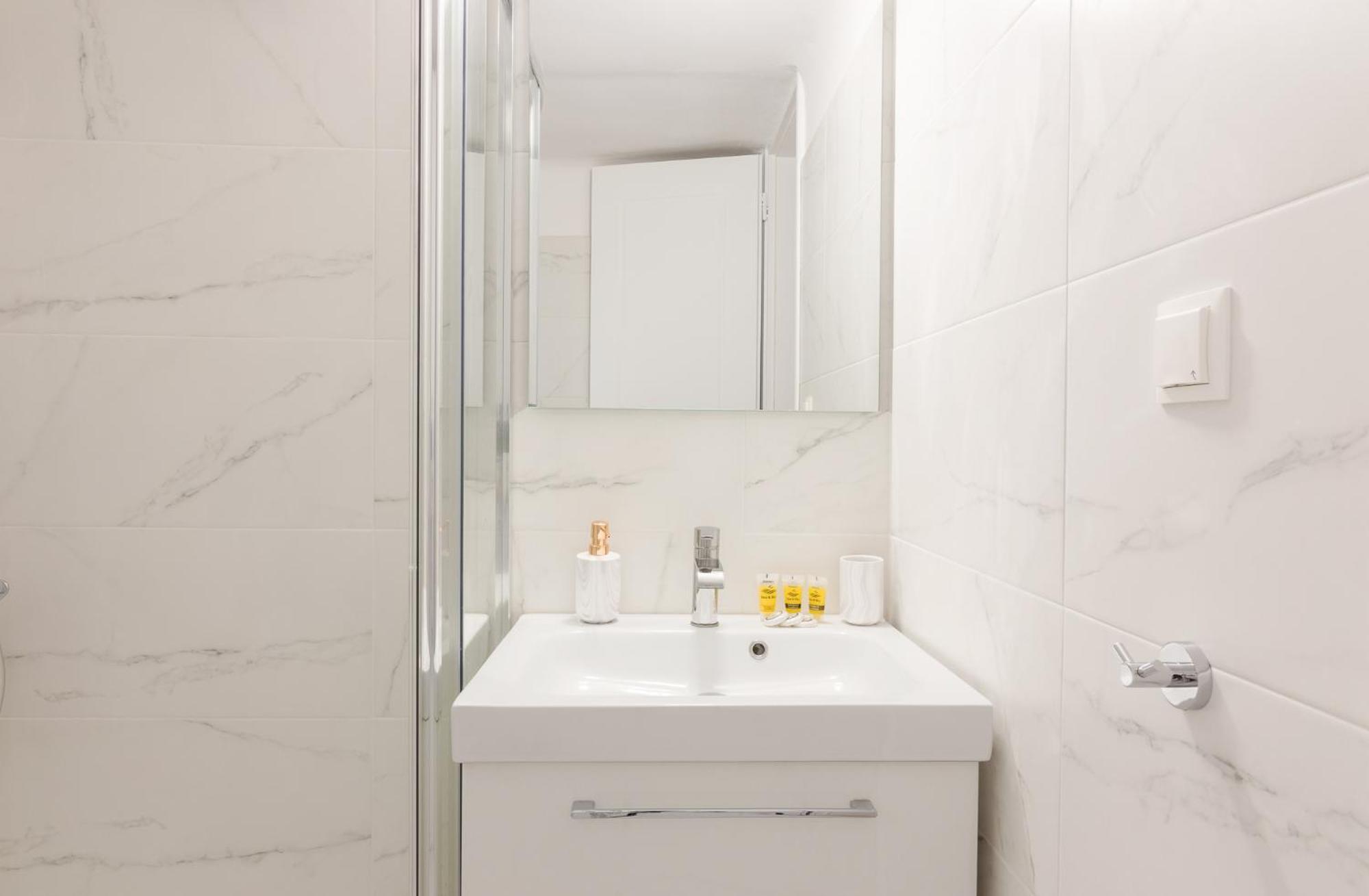 Great House W/ Private Parking Apartment Athens Ngoại thất bức ảnh
